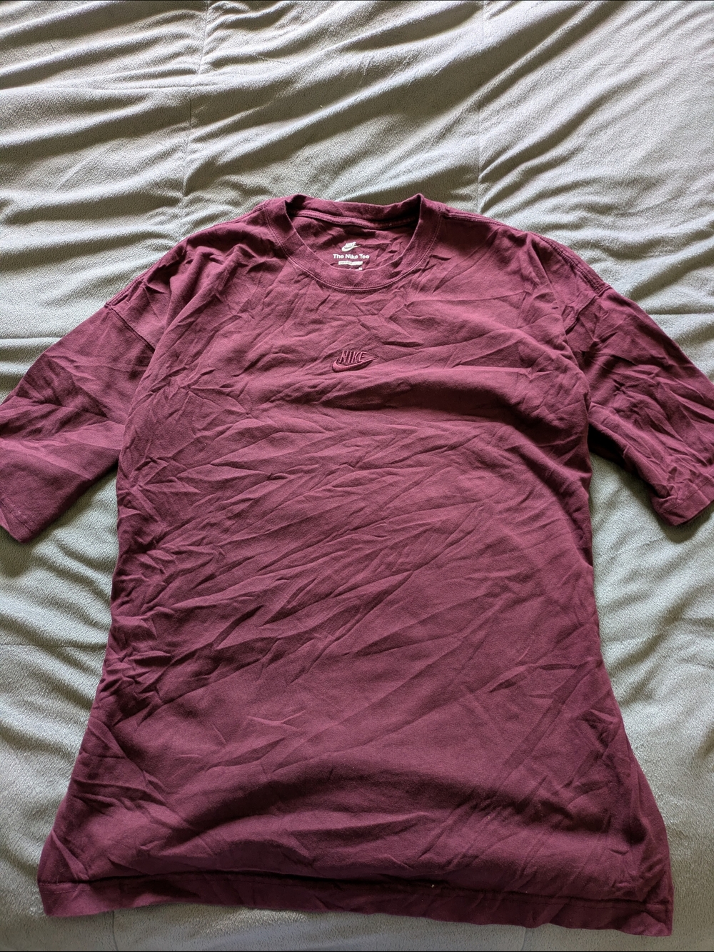 Nike Men's Short-Sleeve T-Shirt in Burgundy